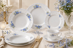 Bernadotte nezábudka – 18-dielna tanierová súprava z karlovarského porcelánu